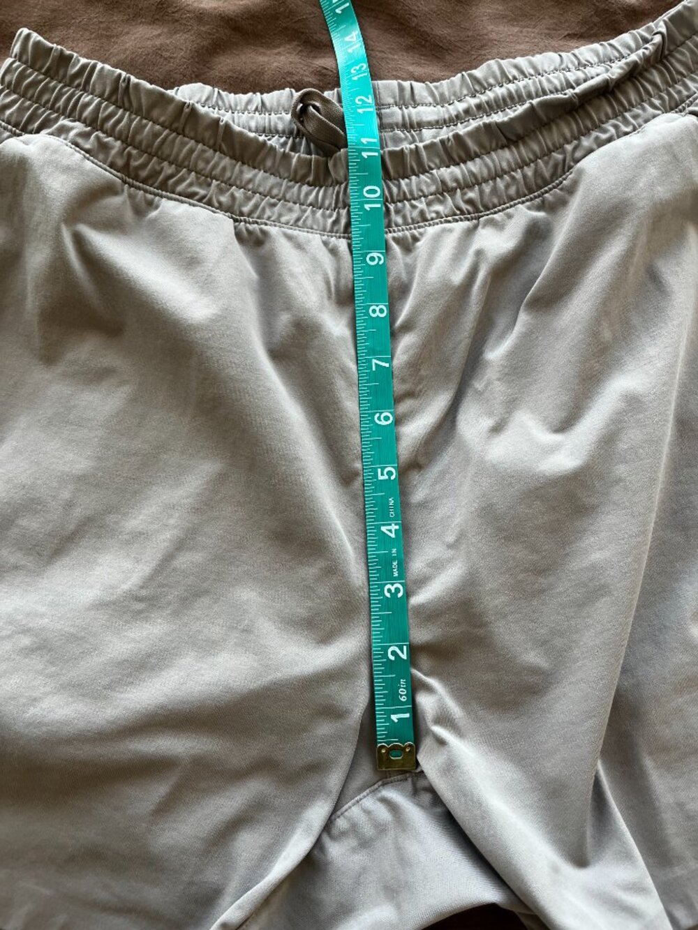 Uniqlo Men's Light Brown Elastic Waist Shorts - Size M - Picture 4 of 6